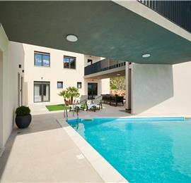 6 bedroom villa with heated pool near Omis, sleeps 12